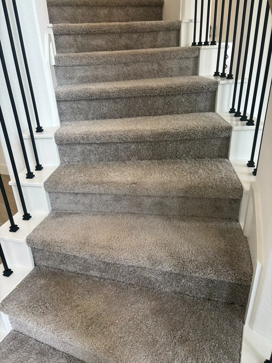 Escalera renovada — after